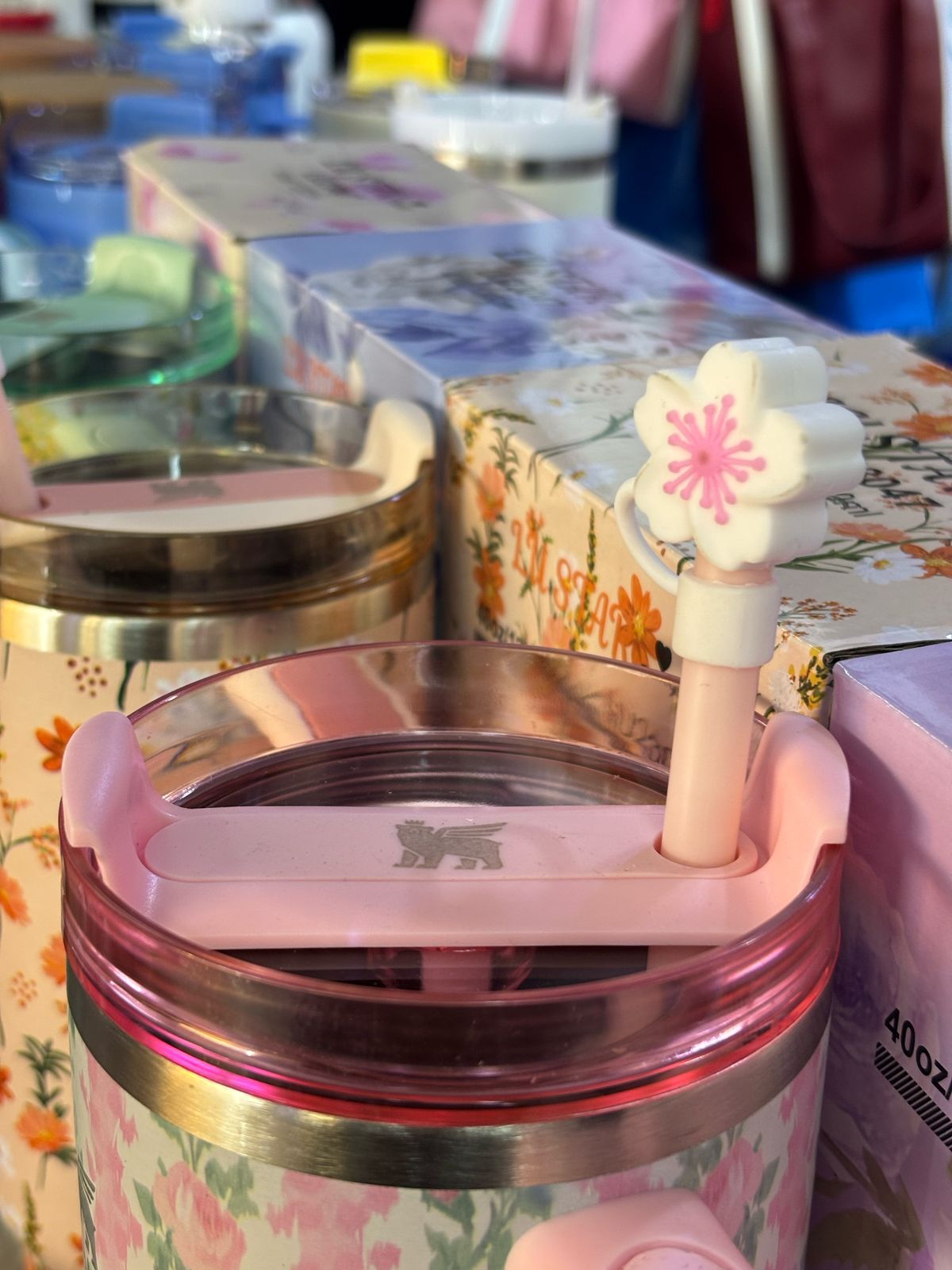 Hidrátate con estilo con el Quencher Floreado 1200 ml